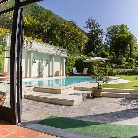 Sleeps 12 Pool Air Con