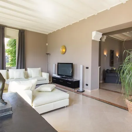 Sleeps 12 Pool Air Con *