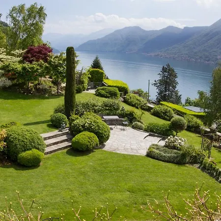 Sleeps 12 Pool Air Con וילה ארגגנו